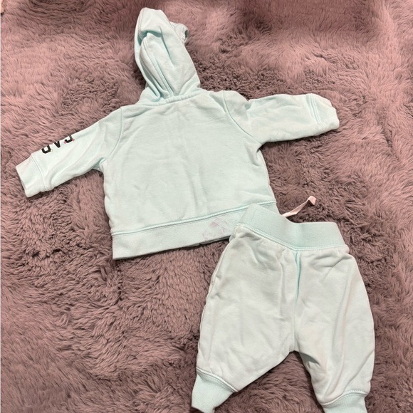 Baby Gap sweat suit - Picture 2 of 4